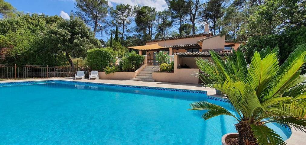 Location de vacances pour 7 personnes, avec vue ainsi que piscine et jardin, adapté aux familles à Le Thoronet - 3