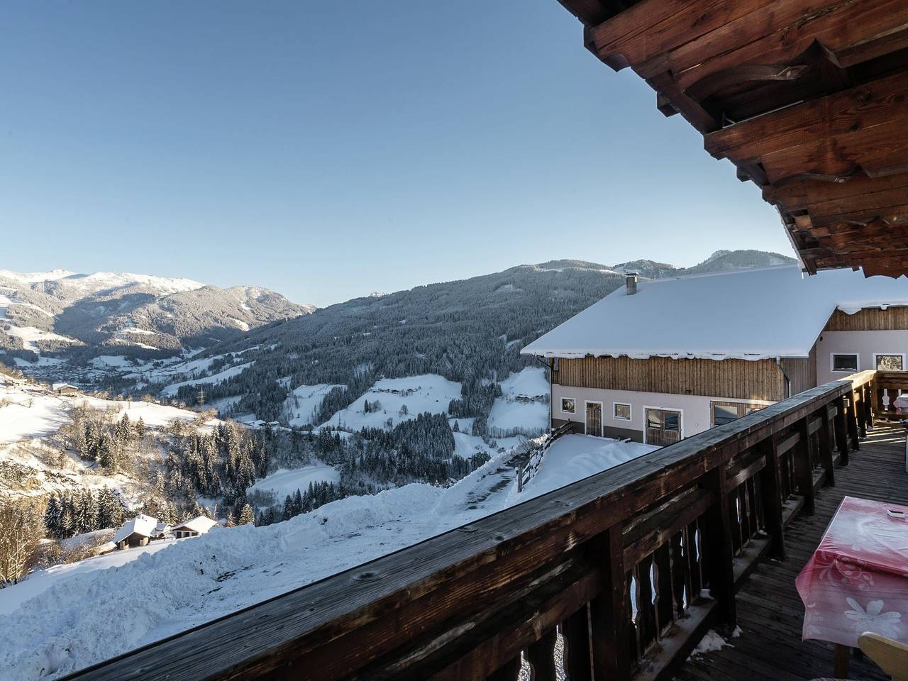 Geheel appartement, Chalet in St. Johann bij Skilift in Sankt Johann im Pongau, Ski Amadé