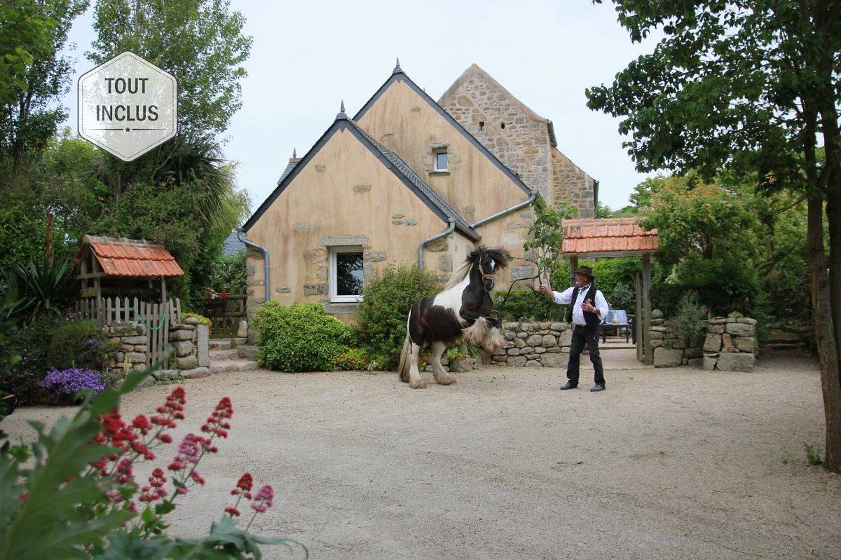 "Les Pierres Sauvées" - Village de kerneac'h in Plouescat, Ceinture Dorée