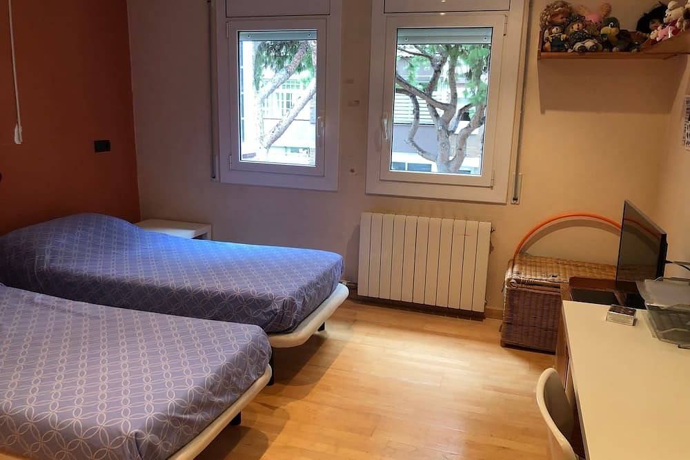 Entire apartment, Castelldefels Duplex 8 Pax Beach tennis pool in Gavà, Baix Llobregat