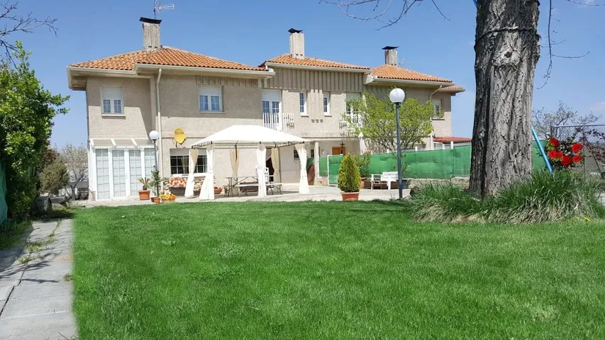 Casa rural para 10 personas, con vistas y jardín - 1