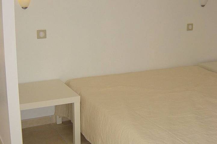 Gîte pour 4 personnes, avec terrasse et piscine à Montagnac - 2