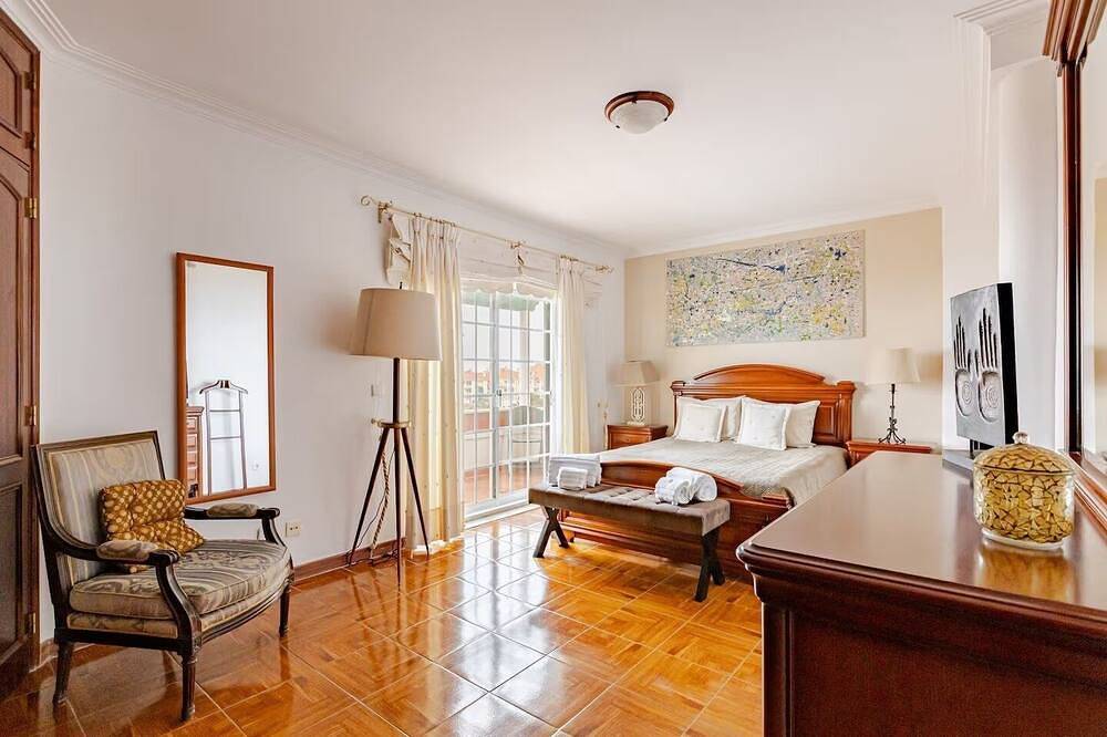 Private villa with sea views, private pool and games room in Ribeira d'Ilhas, Ericeira