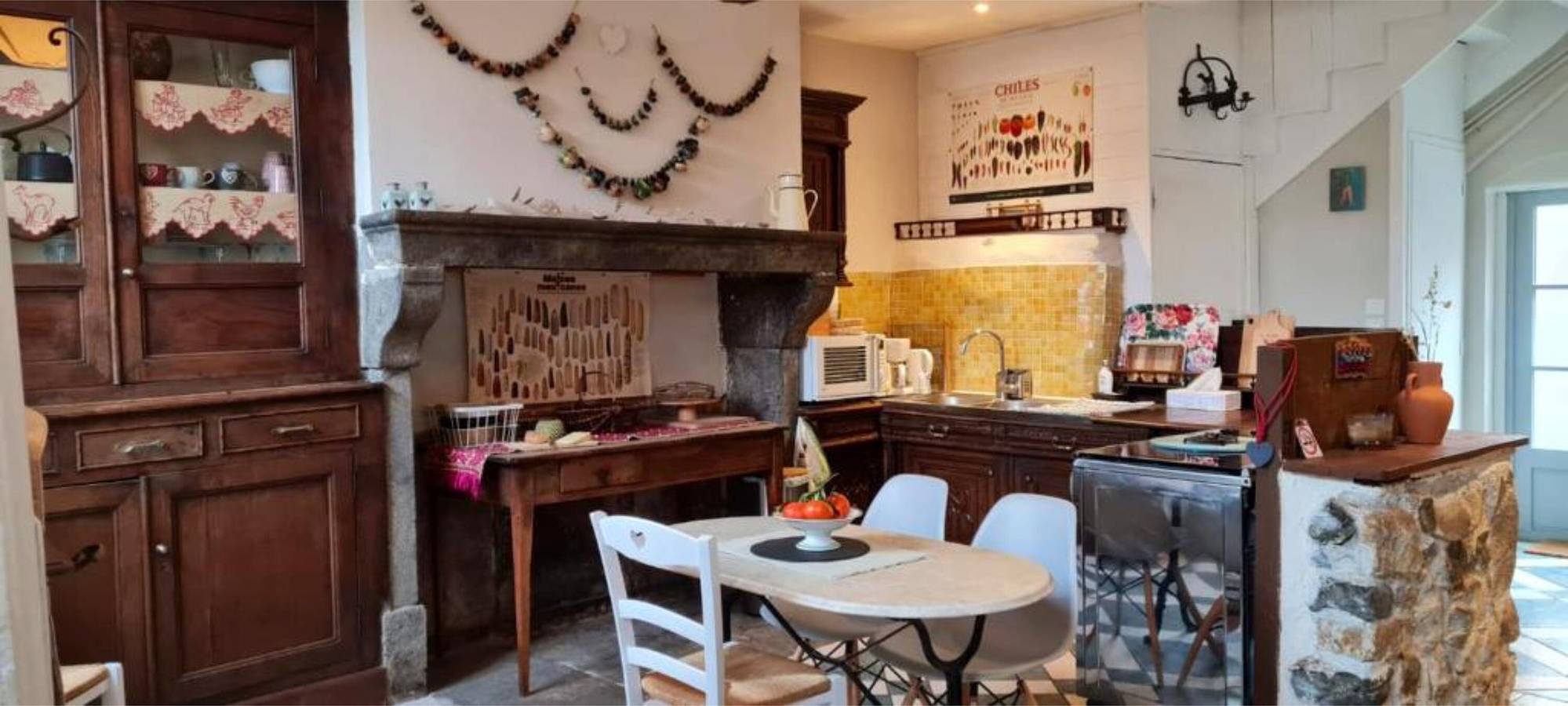 Holiday Home 'Casa Guanajuato' with Mountain View, Wi-Fi and Air Conditioning in Mauzun, Livradois-Forez Regional Nature Park