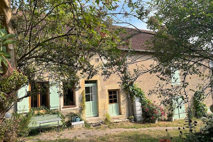 Gîte pour 4 personnes, avec Terrasse et Jardin à Montaron