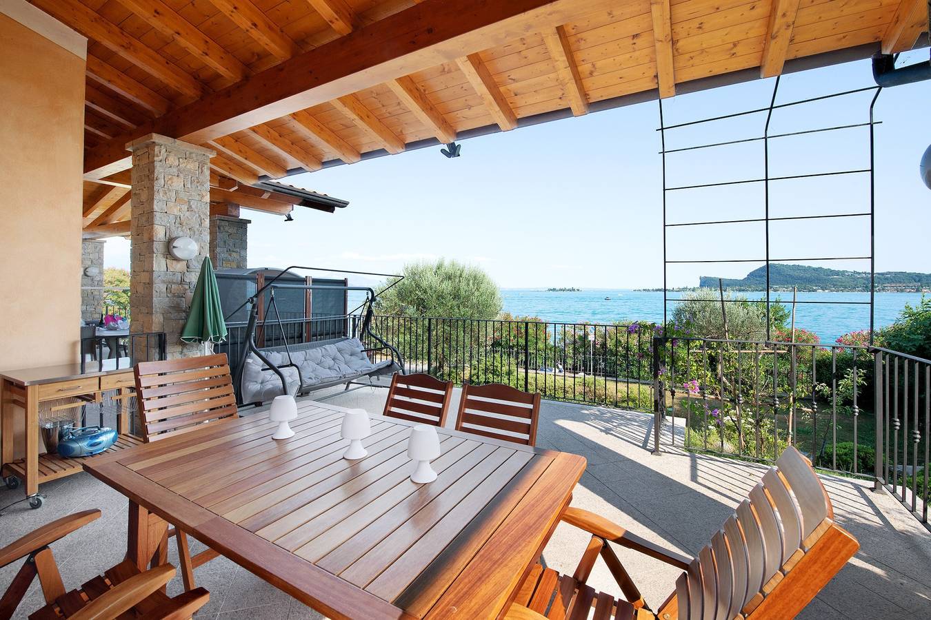 Ganze Wohnung, Ferienwohnung 'Villa Felice' mit Seeblick, privater Terrasse und Garten in San Felice del Benaco, Gardasee-Berge