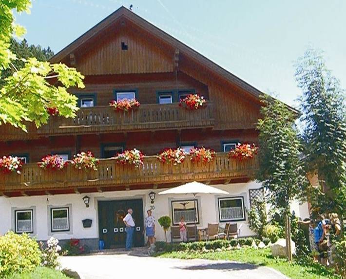 Ferienwohnung für 4 Personen, mit Balkon und Terrasse sowie Garten und Ausblick in Stall
