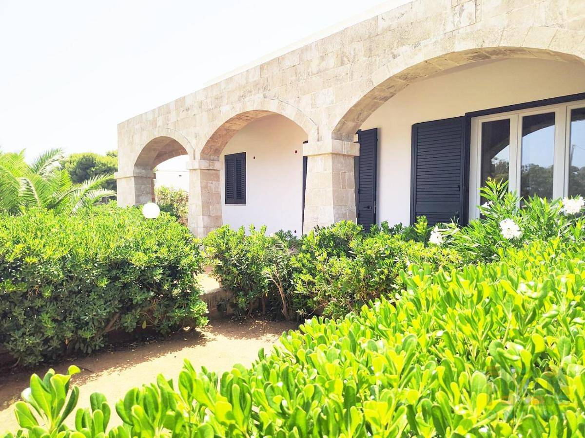 Villa di Nesco Puglia On line in Posto Rosso, Alliste