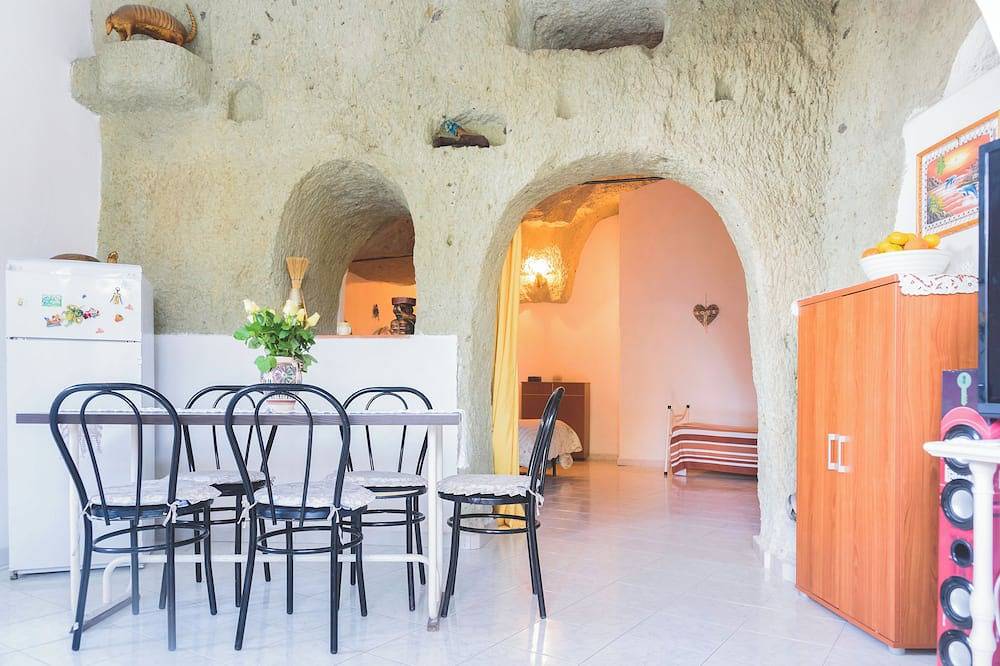 Entire apartment, Appartamento in pietra di tufo verde Ischitana, Forio in Forio, Ischia