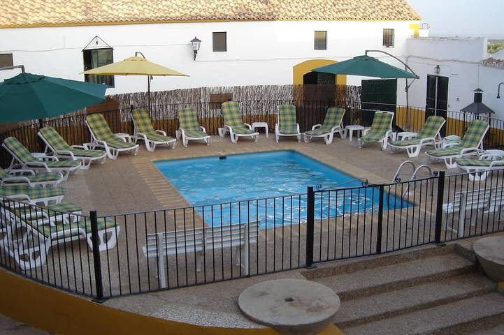 Gîte pour 22 personnes, avec Terrasse et Piscine à Arjona (homonymie)