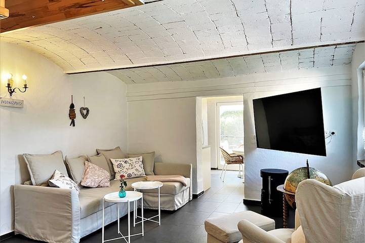 Ferienhaus für 3 Personen, mit Sauna und Pool sowie Whirlpool und Garten in Geierswalde