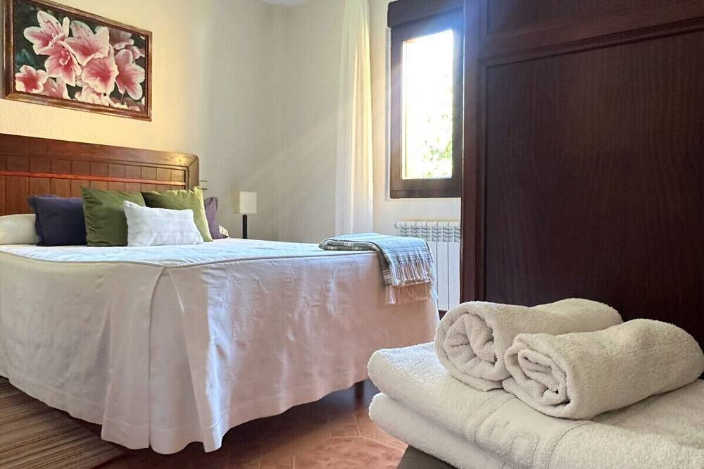 Entire apartment, En entorno rural de Isla - Las Anjanas 1002 in Isla (Cantabria), Arnuero