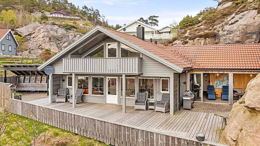 Feriehus for 11 personer, med terrasse i Lindesnes 