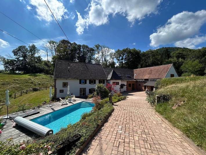 Gîte pour 2 personnes, avec piscine ainsi que jardin et jacuzzi à Reinhardsmunster