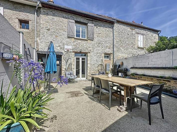 Location de vacances pour 4 personnes, avec sauna et terrasse à Apremont (Oise)