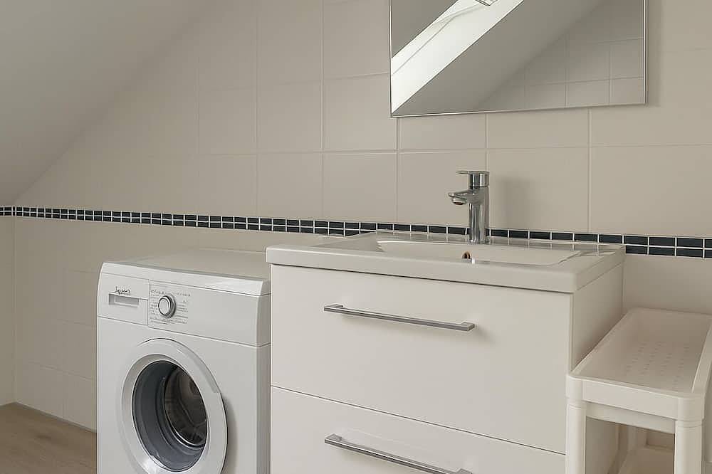 Ganze Wohnung, Monteurwohnung Oberhausen-Rheinhausen, Lönsweg 3, Dg in Oberhausen-Rheinhausen, Rheinebene