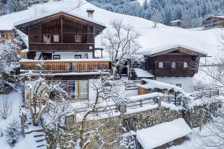 Chalet für 5 Personen, mit Pool und Balkon sowie Garten in Alpbach