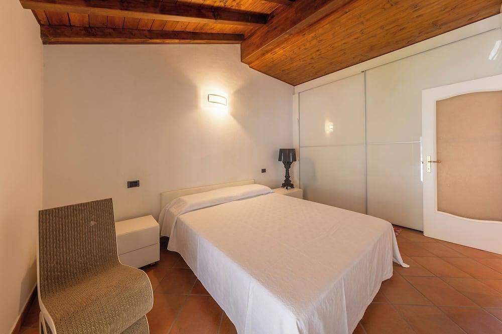 Ganze Wohnung, Bright penthouse on Lake Como with breathtaking view. in Colonno, Comer See