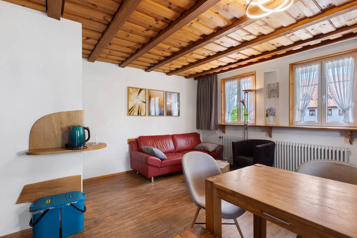 Apartamento inteiro, Apartamento de férias "Schwalbennest" com jardim partilhado, varanda e Wi-Fi in Donaueschingen, Central Black Forest