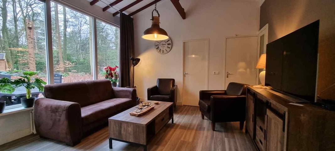 Luxuriöses Ferienhaus mit Außen Spa für 4 Personen in den Wäldern in Epe, Veluwe