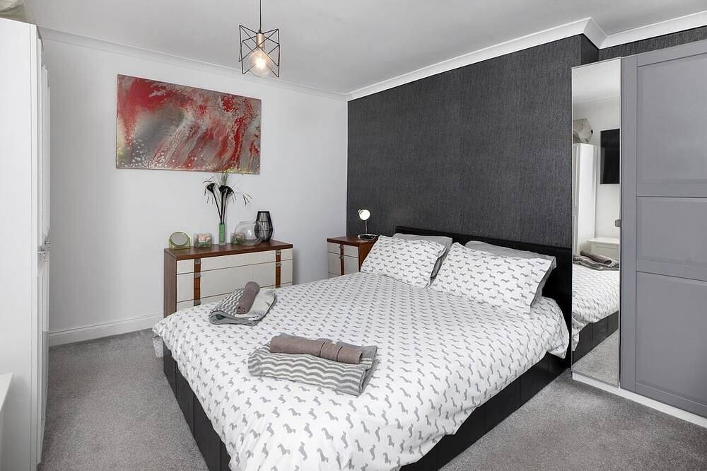 Entire apartment, Stunning Beach front 2x bebroom Apartment, Shaldon, with sea front parking space in Shaldon, Devon