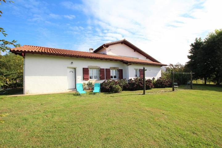 Gîte pour 3 personnes, avec Terrasse et Jardin à Espelette