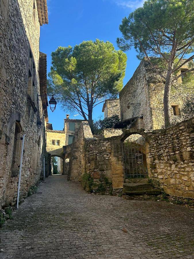 Gîte pour 2 personnes, avec vue ainsi que jardin et balcon à Valliguières - 2