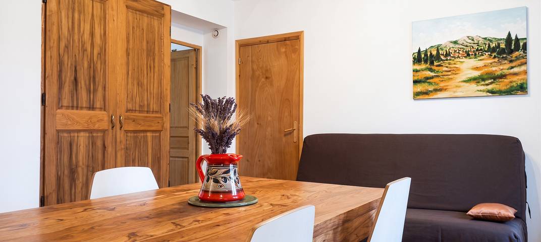 Ferienwohnung für 4 Personen, mit Balkon/Terrasse und Garten sowie Pool und Seeblick in Vaucluse - 3