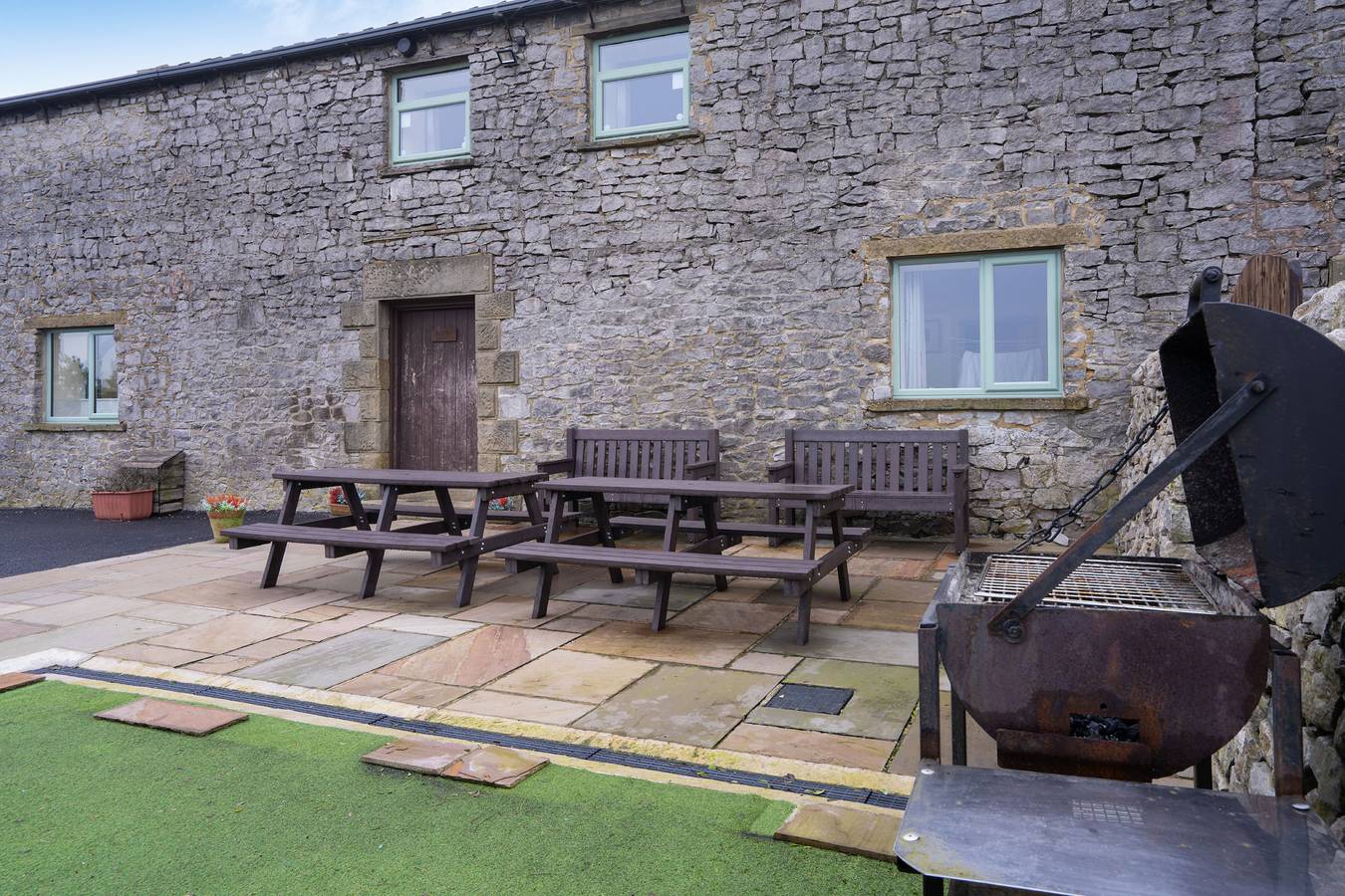 The Holmes Barn - Sleeps 16 - Pet friendly in Tideswell, Derbyshire