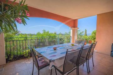 Gîte pour 6 personnes, avec piscine dans Golf Bluegreen Sainte-Maxime
