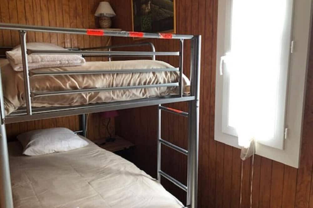 The gite of Lily's chalet sleeps 4 in La Salvetat-sur-Agout, Béziers region