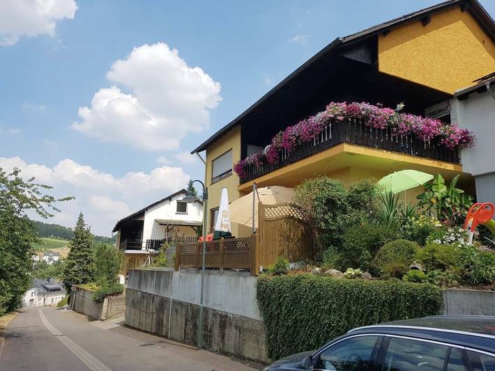 Ferienhaus für 4 Personen, mit Terrasse und Ausblick in Nittel