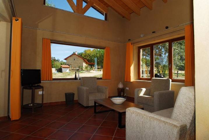Alojamiento y desayuno para 2 personas, con Balcón y Terraza además de Jardín y Piscina en Espadanal - 4
