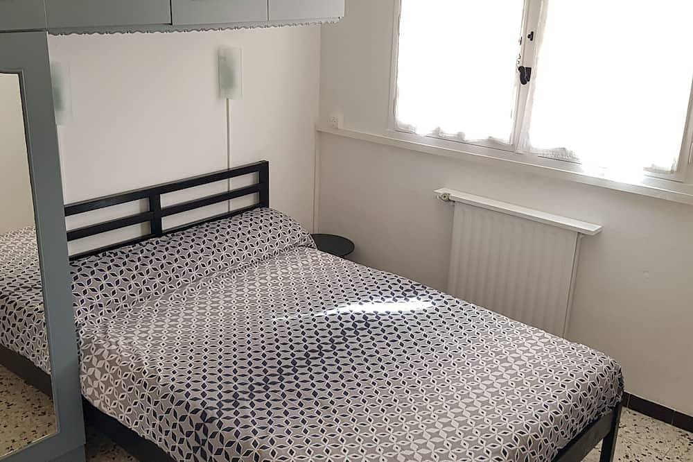 Entire apartment, Appartement bas de Villa rez de Jardin in La Garde, Toulon region