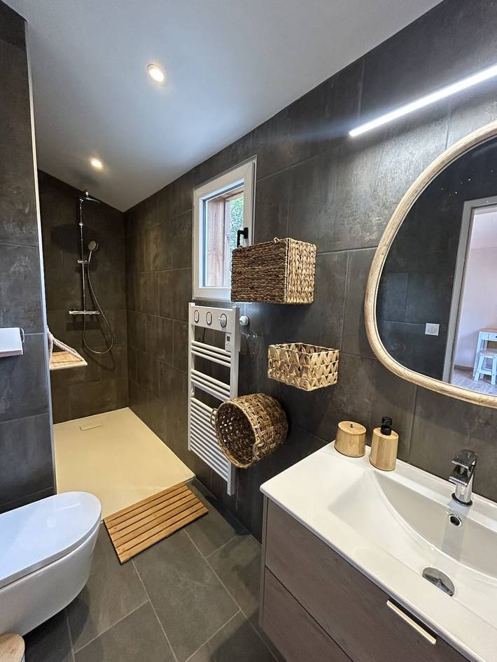Entire studio, La cabane de la plage, au milieu des pins, parking privé, 300m de la plage in Lacanau Ocean, Lacanau