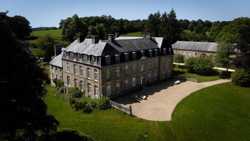 Location de vacances pour 2 personnes, avec Terrasse ainsi que Jardin et Vue à Saint-Pois