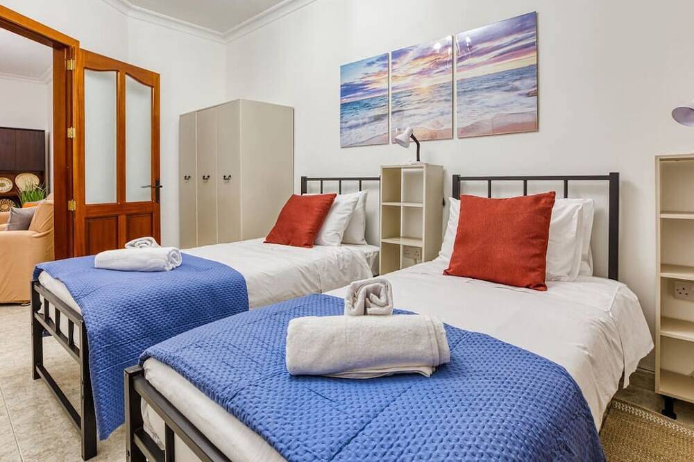 Appartamento intero, Charming 3Br Maisonette with private Backyard & Ac in San Ġwann, Isola di Malta
