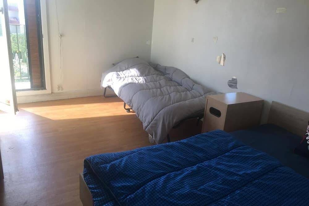 Entire apartment, Spacious T4 apartment in Massy, Essonne