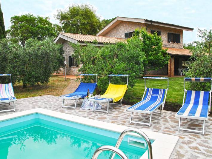 Holiday home for 10 people, with garden and pool - 1