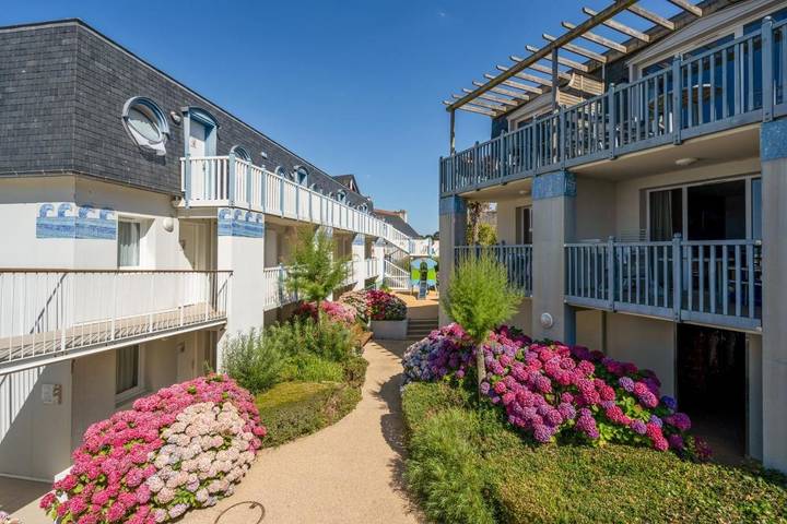 Location de vacances pour 4 personnes, avec piscine et vue ainsi que balcon et jardin dans Plage des Sables Blancs (Douarnenez) - 3
