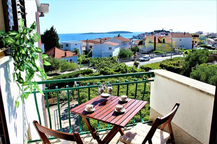 Ferienwohnung für 8 Personen, mit Balkon/Terrasse, mit Haustier in Primosten