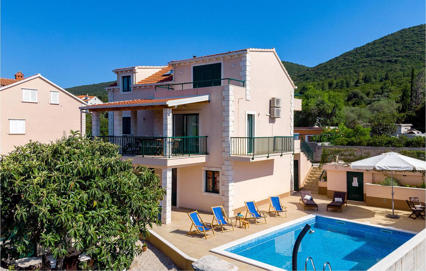 Gezellig appartement aan zee met zwembad, wifi en terras – op 1000 meter van het strand in Kneza, Korcula