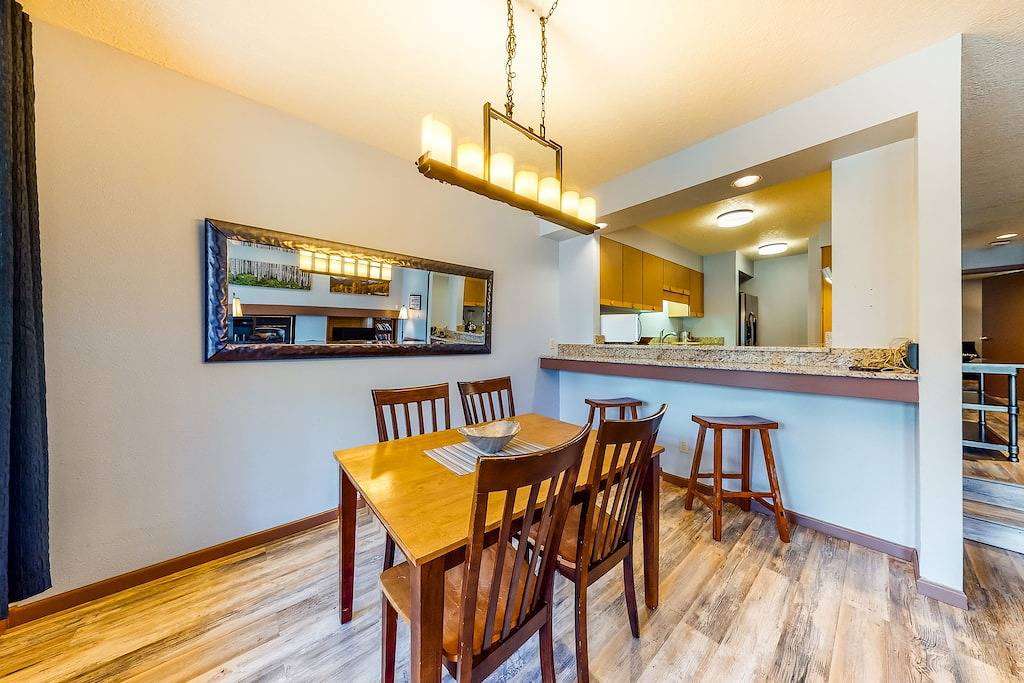 Ganze Wohnung, Dog-Friendly Condo with Mountain Views, a Shared Indoor Pool, & a Hot Tub in Arapahoe Basin