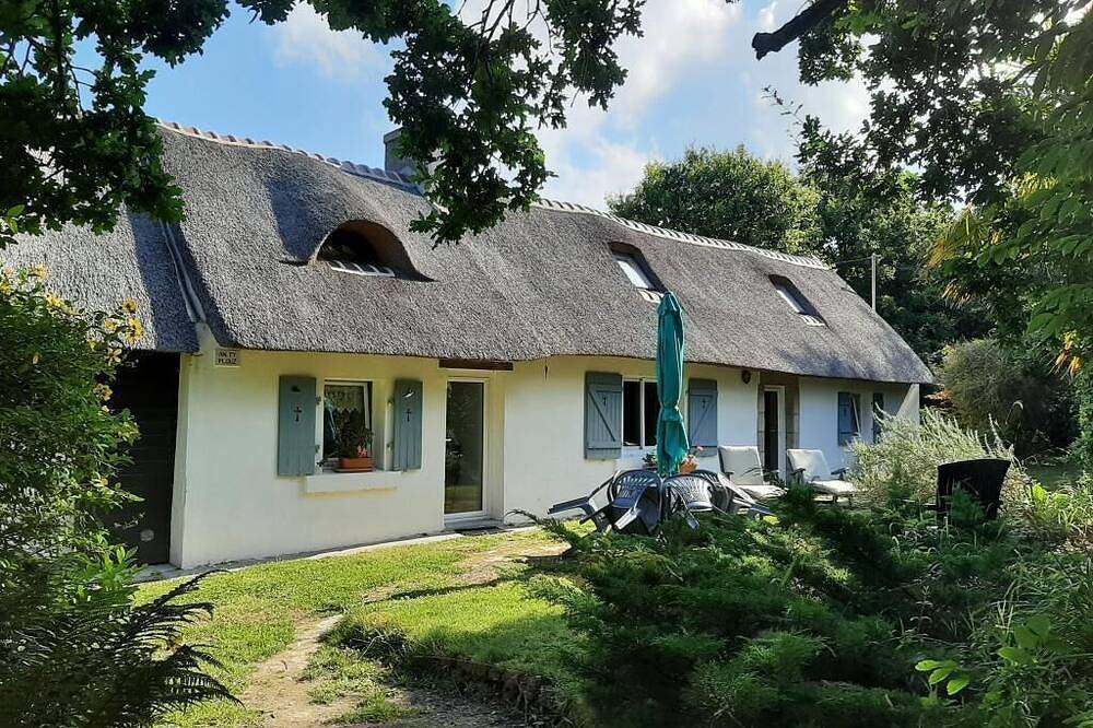 Adorable Chaumière Bretonne in Fouesnant, Côte de Cornouaille