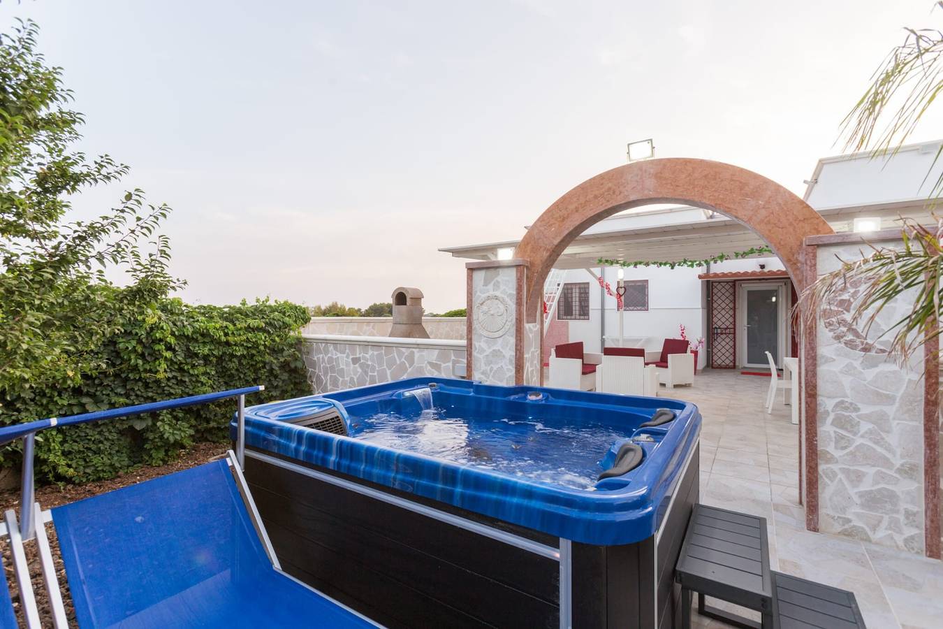 Holiday Home 'Luna Rossa Salento - Casa Rossa' Vista Mare, Jacuzzi & Wi-Fi in Porto Cesareo, Golfo di Taranto