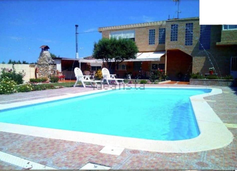 Habitaciones en planta superior independiente con piscina - barbacoa in Saragosse, Province de Saragosse