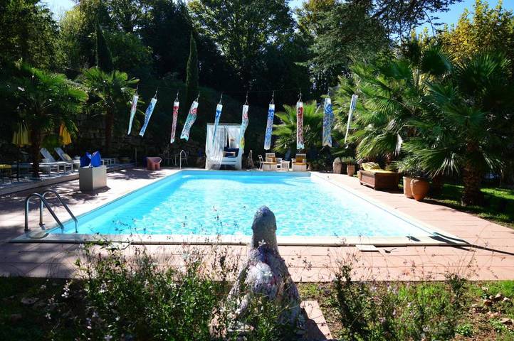 Chambre d’hôte pour 2 personnes, avec piscine ainsi que vue et jardin, animaux acceptés à Blaye