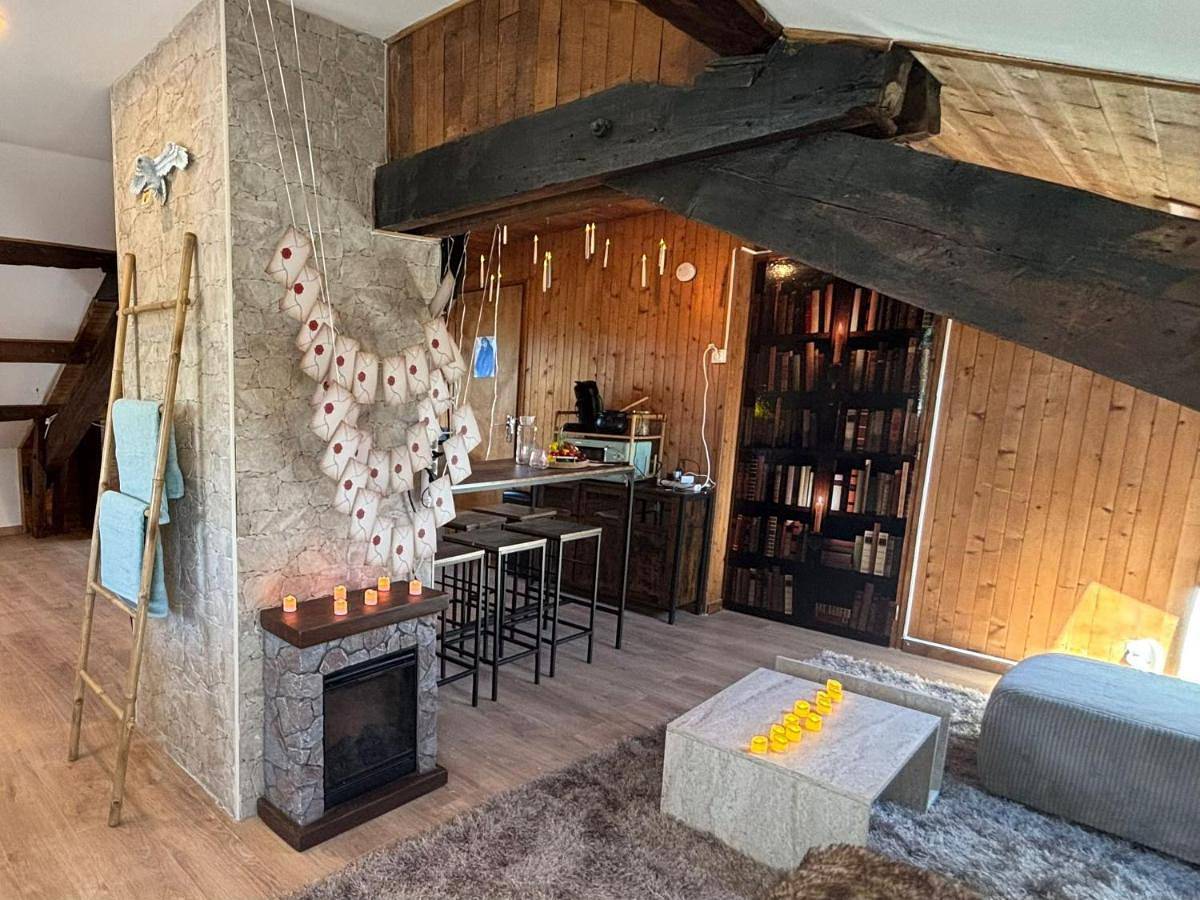 Appartement entier, One-Bedroom Apartment in Valserhône, Nantua