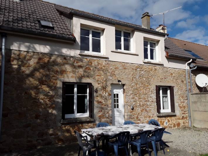 Gîte pour 8 personnes, avec jardin et terrasse, animaux acceptés à Saint-Germain-sur-Ay - 2