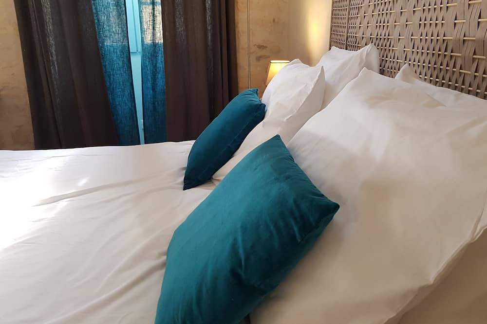 Apartamento entero, Estudio independiente muy confortable de 30 m2, en un presbiterio del siglo Xix. in Tarascón, Region de Arles
